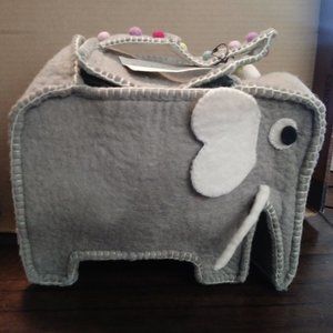En Gry & Sif Elephant Bag w/Four Plush